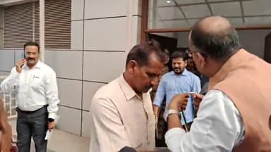 इंदौर: राहुल गांधी की रैली में शामिल होने पहुंचे तेलंगाना सीएम रेवंथ रेड्डी ने एयरपोर्ट पर कहा- संविधान को बचाकर रहेंगे