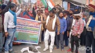 सुपौल: युवा कांग्रेस सुपौल ने महावीर चौक पर मुख्यमंत्री नीतीश कुमार का पुतला फूंका