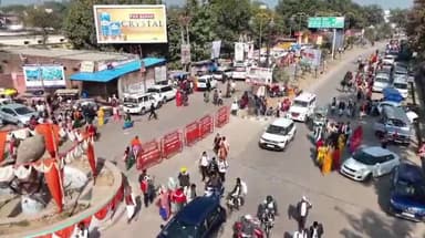 कर्वी: चित्रकूट पुलिस ने आगामी मौनी अमावस्या मेला में सुरक्षा के लिए रामघाट सहित अन्य स्थानों पर ड्रोन कैमरे से निगरानी की