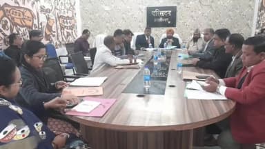 हज़ारीबाग: जिले में अल्पसंख्यकों के लिए चल रही योजनाओं की समीक्षा परिसदन भवन में हुई