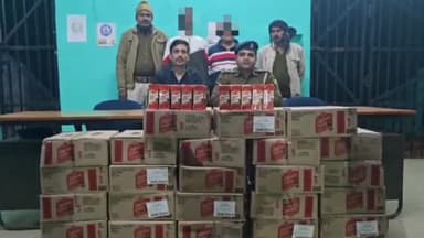 थावे: इटवा पुल के पास से पुलिस ने 250 लीटर शराब के साथ कार सवार दो तस्करों को किया गिरफ्तार, थाना प्रभारी ने दी जानकारी