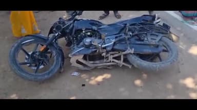 ललितपुर: ललितपुर सदन शाह चौराहे पर एक दम्पति मे हुई मार पीट लोग बने रहे तमाशबीन