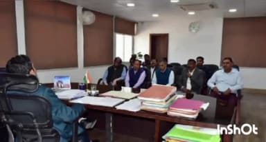 मेदिनीनगर (डालटनगंज): पलामू उपायुक्त ने समाहरणालय में रेड क्रॉस सोसाइटी के पदाधिकारियों के साथ बैठक की, कई मुद्दों पर चर्चा हुई