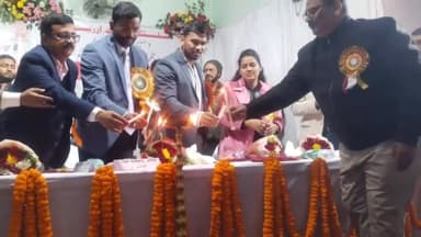 अररिया: टाउन हॉल में जिला स्तरीय फरोग ए उर्दू कार्यक्रम का उद्घाटन डीएम ने दीप प्रज्वलित कर किया