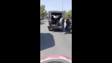 झांसी: जेल चौराहे से हंसारी की ओर जीप ने स्कूटी में मारी टक्कर, स्कूटी सवार घायल, वीडियो हुआ वायरल