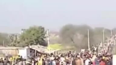 घाटमपुर: घाटमपुर के नेयवेली पावर प्लांट में हादसे में मजदूर की मौत के बाद मुआवजे की मांग को लेकर किया गया धरना प्रदर्शन