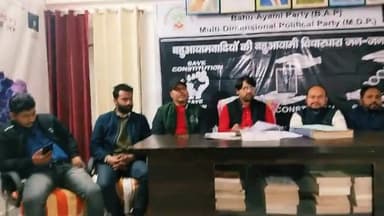 #बहुआयामी_दल_के_महासचिव का #मोबीन_गाज़ी लखनऊ कार्यालय से युवाओ को आगामी चुनाव सहभागिता के लिए गहन चिंतन मनन बैठक