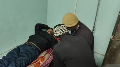 झाझा: झाझा रेलवे स्टेशन के पास ट्रेन से गिरने के कारण यात्री का पैर कटा, उपचार जारी