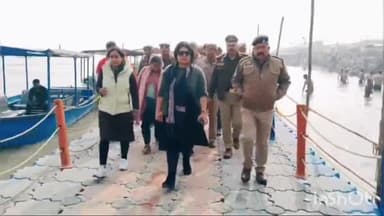 गढ़मुक्तेश्वर: मौनी अमावस्या पर गंगा स्नान के दृष्टिगत जिलाधिकारी और पुलिस अधीक्षक ने तीर्थ नगरी बृजघाट का पैदल भ्रमण कर किया निरीक्षण