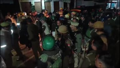 कोल: भीमपुर घटना में पुलिस ने 27 नामजद और 100-150 लोगों पर FIR दर्ज की, भीड़ ने पुलिस पर किया पथराव और आगजनी