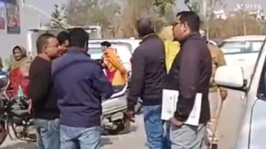 अम्बाला: प्रॉपर्टी टैक्स नहीं भरने को लेकर कोर्ट के नजदीक स्थित एसबीआई बैंक पर करवाई करने पहुंचे नगर निगम के अधिकारी