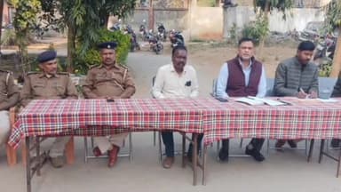 सेन्हा: बसंत पंचमी पर सरस्वती पूजा को लेकर सेन्हा थाना परिसर में शांति समिति की बैठक का किया गया आयोजन, अफवाहों से बचने की अपील