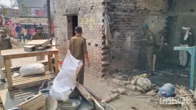 छौड़ाही: साउत पंचायत में गला काटकर हत्या करने के मामले में आरोपी के घर पर हुई कुर्की-जप्ती