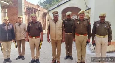 कर्वी: एसपी और सभी थाना चौकी प्रभारी ने महात्मा गांधी की पुण्यतिथि पर श्रद्धांजलि अर्पित की