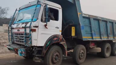 भरनो: भरनो चेकनाका के पास अवैध बालू से लदा हाईवा ज़ब्त, चालक गिरफ्तार