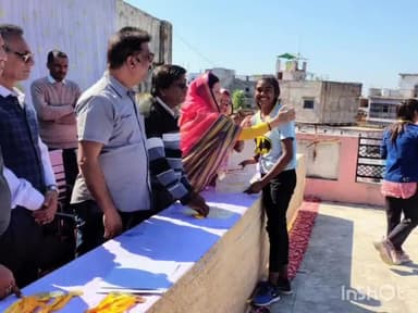 बल्देवगढ़: बल्देवगढ़ नगर परिषद ने आनंद उत्सव के दौरान खेल प्रतियोगिताओं में शामिल छात्र-छात्राओं को सम्मानित किया