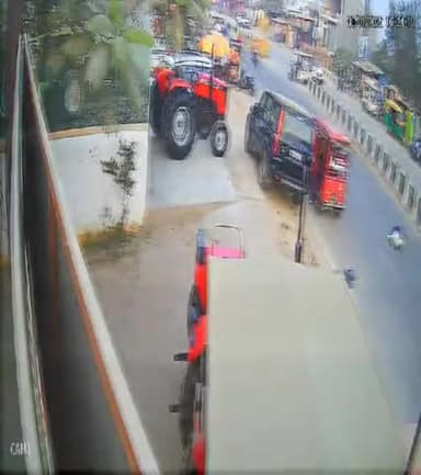 गोरखपुर: पादरी बाजार पुलिस चौकी के पास लुटेरों ने ई-रिक्शा सवार महिला का पर्स लूटा, महिला गिरकर हुई घायल