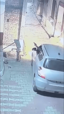 मेरठ: गांव ढढरा के प्रधान के घर पर बदमाशों ने की ताबड़तोड़ फायरिंग, बाल-बाल बचीं प्रधान