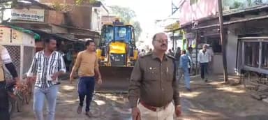 बटियागढ़: फुटेरा में शासकीय भूमि से अवैध अतिक्रमण हटाने की कार्रवाई शुरू