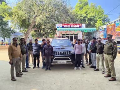 घाटमपुर: सजेती पुलिस ने जुए की फड़ पर दी दबिश, बचने के लिए जुआरी ने पुलिस पर किया फायर, 9 गिरफ्तार, कई फरार