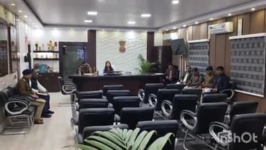 सासाराम: सासाराम में जिला पदाधिकारी और पुलिस अधीक्षक की मौजूदगी में विधि व्यवस्था को लेकर वीडियो कॉन्फ्रेंस के जरिए की गई बैठक