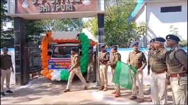 शिवपुरी नगर: एडिशनल एसपी ने साइबर जागरूकता अभियान को एसपी ऑफिस से हरी झंडी दिखाकर रवाना किया