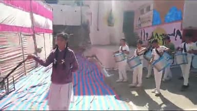 चिखली विद्या निकेतन माध्यमिक विद्यालय में जिला स्तरीय सस्कार केंद् समिति सम्मेलन में धोष् के साथ अतिथि स्वागत करते