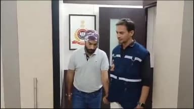 ગાંધીનગર: ગાંધીનગરના ICD કન્ટેઇનર ડેપોમાં ₹2.32 લાખની લાંચ લેતા કસ્ટમ ઇન્સ્પેક્ટર સહિત 3 ઝડપાયા