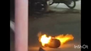 सिसई: मेन रोड पर गैस रिफिलिंग के दौरान सिलेंडर में लगी आग, लोगों की सूझबूझ से बचा बड़ा हादसा