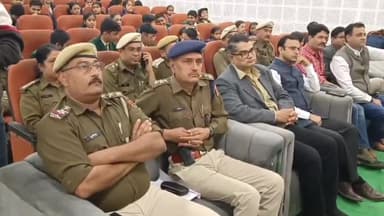 गिर्वा: राष्ट्रीय सड़क सुरक्षा जीवन रक्षा माह के अंतर्गत टाउन हॉल स्थित सभागार में आयोजित हुआ पुरस्कार वितरण समारोह