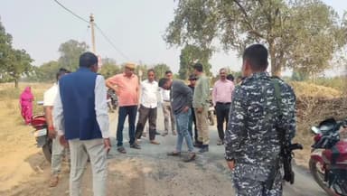 सरिया: चिचाकी कोयरीडीह सड़क निर्माण कार्य में अनियमितता की शिकायत पर विधायक नागेंद्र महतो ने किया निरीक्षण