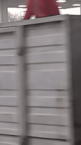 पनकी गैस प्लांट के मयंक ऑटो मोबाइल पंप पर दिया जा रहा है बिना हेलमेट के पेट्रोल DM के आदेश की उड़ाई जा रही है धज्जियां।