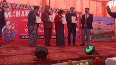 गोंडा: महर्षि विद्या मंदिर में वार्षिकोत्सव कार्यक्रम का अपर आयुक्त ने दीप प्रज्वलित कर किया शुभारंभ