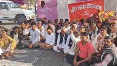 सरदारशहर: नाहरसरा गांव के किसानों का एसडीएम कार्यालय के आगे बिजली की समस्या को लेकर धरना तीसरे दिन भी जारी