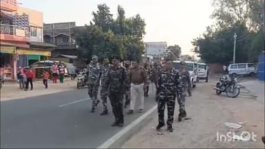 धनवार: प्रखंड के कई क्षेत्र में सरस्वती पूजा को शांतिपूर्ण बनाने के लिए पुलिस ने निकाला फ्लैग मार्च