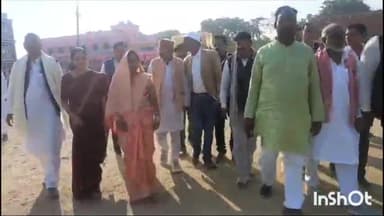 कोचस: कोचस प्रखंड के नरवर पंचायत के भगीरथा खेल मैदान में फुटबॉल टूर्नामेंट का आयोजन किया गया