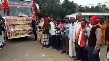 तरहसी: सेलारी से तीसरी बस में श्रद्धालुओं का जत्था प्रयागराज महाकुंभ के लिए रवाना हुआ, लोगों में दिखा उत्साह