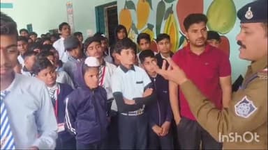 पिपरई: पिपरई नगर के सनमति किड्स स्कूल में पुलिस ने स्कूली बच्चों को साइबर अपराध के प्रति किया जागरूक, थाना प्रभारी रहे मौजूद