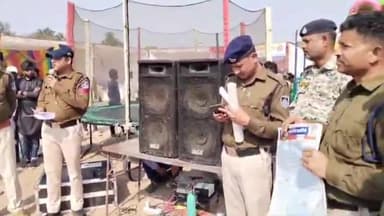 जयसिंहनगर: 'सेफ क्लिक' अभियान के तहत लपरी मेले में पुलिस ने लोगों को साइबर सुरक्षा के प्रति किया जागरूक