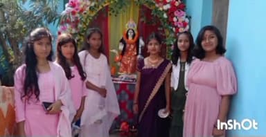 मेदिनीनगर (डालटनगंज): पलामू में धूमधाम से मनाई गई सरस्वती पूजा, प्रसाद का हुआ वितरण