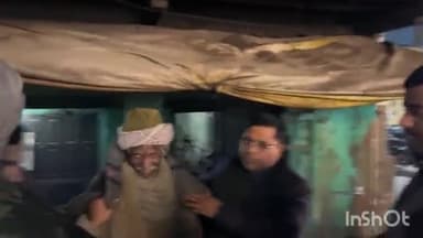 डुमरांव: नया भोजपुर: डुमरांव नगर परिषद के कार्यपालक पदाधिकारी ने जरूरतमंदों को कंबल बांटे