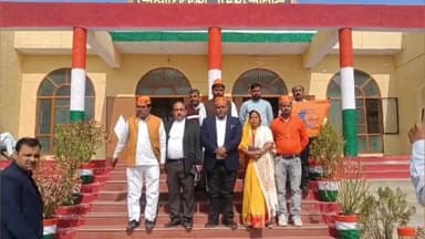 फिरोज़ाबाद: DM कार्यक्रम में भारतीय मजदूर संघ के बैनर तले कार्यकर्ताओं ने मजदूर एक्ट की मांग को लेकर ज्ञापन सौंपा