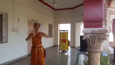 झालरापाटन: अंतर्राष्ट्रीय नृत्यांगना अमृता सिंह ने राजकीय आवासीय विद्यालय में कुचिपुड़ी नृत्य की मनमोहक प्रस्तुतियां दी