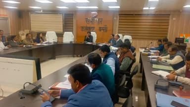 बस्ती: कलेक्ट्रेट सभागार में जिला उद्योग बन्धु और व्यापार बन्धु समिति की बैठक सम्पन्न हुई