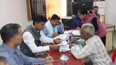 त्योंदा: विदिशा में जिला स्तरीय जनसुनवाई में त्योंदा क्षेत्र के लोगों ने कलेक्टर को अपनी समस्याओं के आवेदन दिए