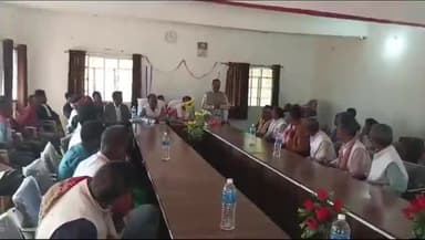 भरनो: मारासिली पंचायत भवन में विधायक जिग्गा सुसारन होरो ने ग्राम प्रधानों के साथ की बैठक