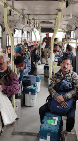 विवेक विहार: सीलमपुर में सुगम मतदान अनुभव के लिए AC-65 रवाना हुई