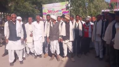 धौलपुर: परिसीमन में कछपुरा को नई ग्राम पंचायत बनाने की मांग को लेकर ग्रामीण जिला कलेक्टर से कार्यालय में मिले