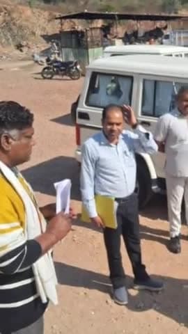 नैनवां: प्रशासक एसडीएम एवं अधिशासी अधिकारी ने नगर पालिका हिंडोली का किया औचक निरीक्षण