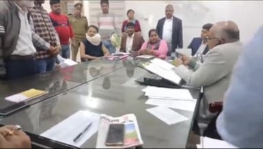 कानपुर: जवाहर नगर में झोलाछाप डॉक्टर ने किया व्यक्ति का गलत इलाज, हालत गंभीर, पीड़ित ने डीएम ऑफिस में की शिकायत